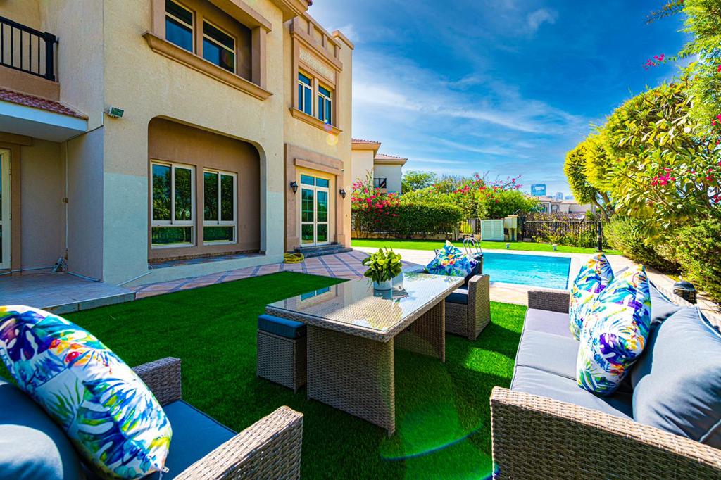 Garden Beauty 6 BR Luxury Villa in Jumeirah Island 13 2022
